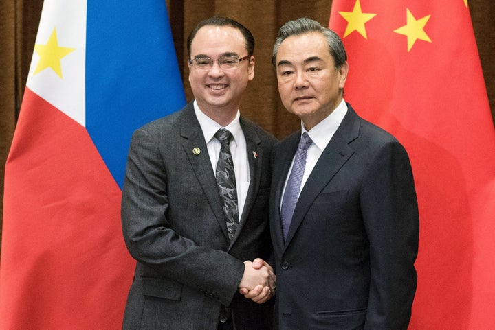 Chinese Foreign Minister Wang Yi (R) and Philippine Foreign Affairs Secretary Alan Peter Cayetano. June 29, 2017.