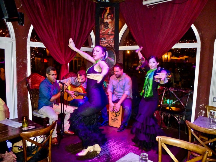 <p>Flamenco shows bring the spirit of Spain into the restaurant Tapas & Tintos</p>