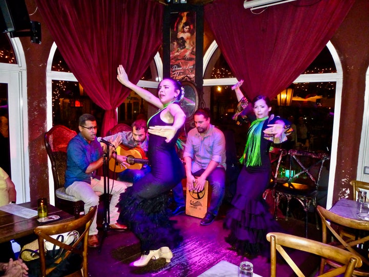 Flamenco shows bring the spirit of Spain into the restaurant Tapas & Tintos