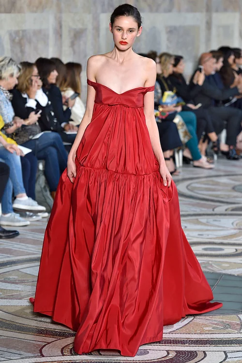 Rihanna's Low-Cut Red Gown Is A Wardrobe Malfunction Waiting To Happen | HuffPost Life Rihanna's Low-Cut Red Gown Is A Wardrobe Malfunction Waiting To Happen | HuffPost Life
