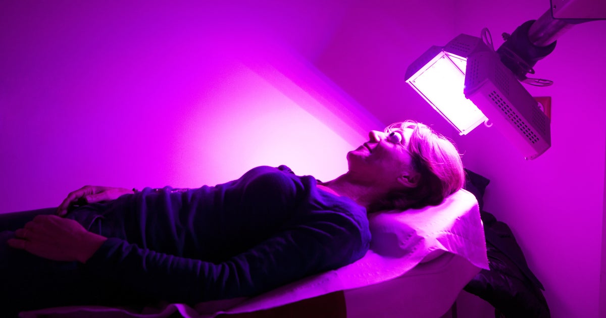 Dermatologists Explain How Light Therapy Works To Treat Acne HuffPost