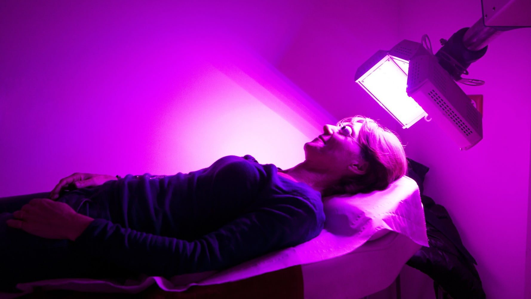 Dermatologists Explain How Light Therapy Works To Treat Acne HuffPost