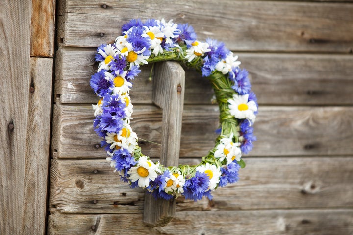 Greet your guests in style with a summer wreath.