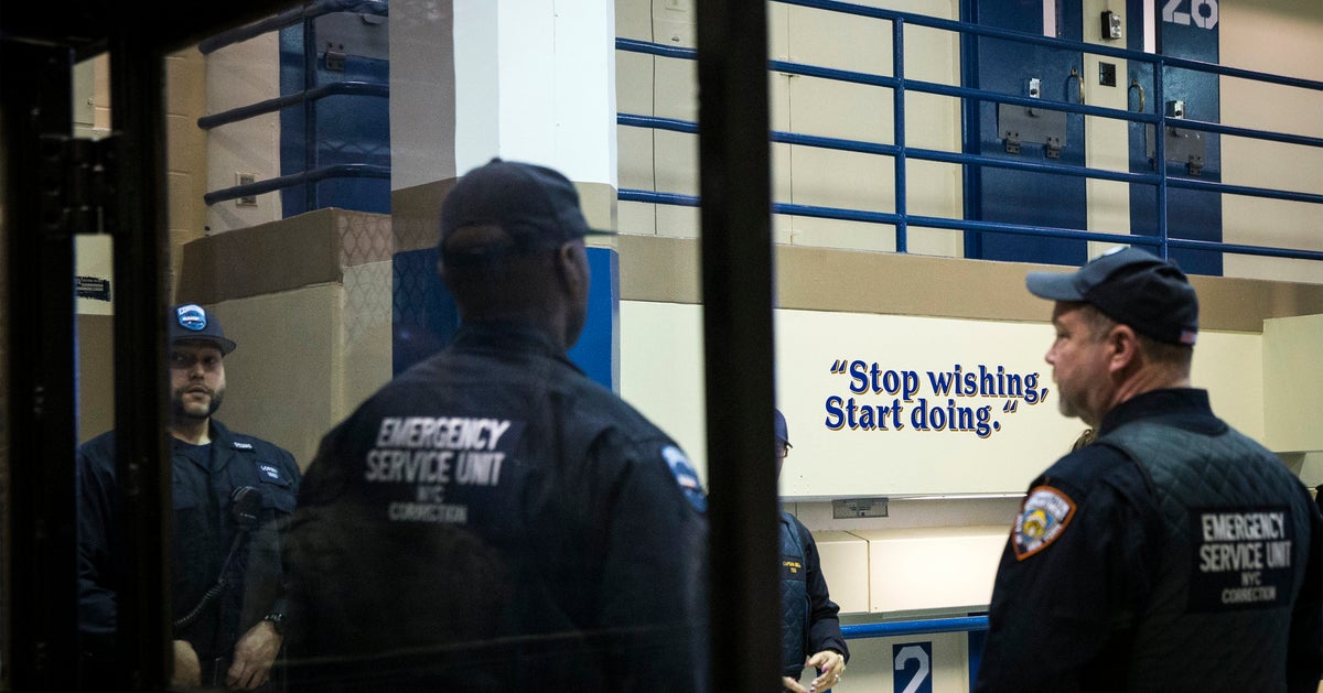Rikers Inmate Riots Inmate Captured Hours After Escaping From Rikers | HuffPost Latest News