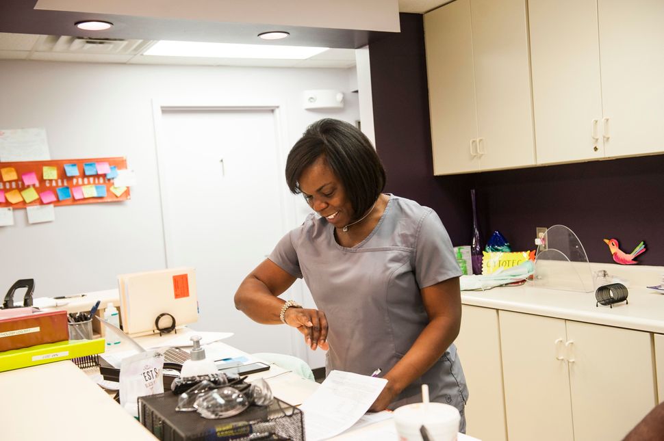 Dr. Yashica Robinson stepped in to perform a pre-abortion procedure to make the patient more comfortable during surgery.
