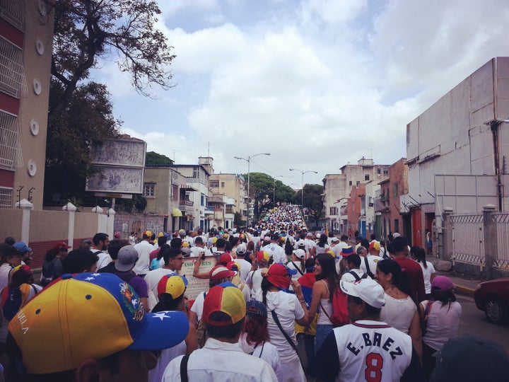 An opposition march crosses the neighborhood of Santa Monica at the east-west divide of the city. 