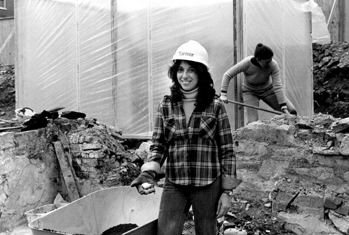 <p> <a href="http://anthropology.columbia.edu/people/profile/387" target="_blank" role="link" rel="nofollow" class=" js-entry-link cet-external-link" data-vars-item-name="Dr. Nan Rothschild" data-vars-item-type="text" data-vars-unit-name="597d1a4be4b09982b7376539" data-vars-unit-type="buzz_body" data-vars-target-content-id="http://anthropology.columbia.edu/people/profile/387" data-vars-target-content-type="url" data-vars-type="web_external_link" data-vars-subunit-name="article_body" data-vars-subunit-type="component" data-vars-position-in-subunit="3">Dr. Nan Rothschild</a>, Adjunct professor of Anthropology, Columbia University, at the Stadt Huys excavation at the southern tip of Manhattan. She holds the bowl of a pipe from Dutch New Amsterdam, recovered at the site. </p>