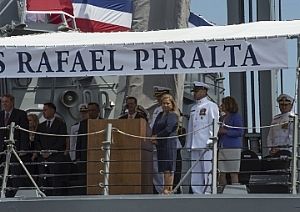Ship sponsor, Rosa Maria Peralta watches after giving the order to man the ship and bring USS Rafael Peralta to life during the ship’s commissioning ceremony. (Navy Photo by Mass Communication Specialist 2nd Class Phil Ladouceur)