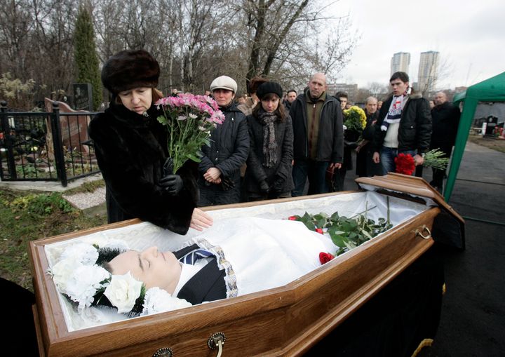Nataliya Magnitskaya (L), mother of Sergei Magnitsky, grieves over her son 's body during his funeral at a cemetery in Moscow November 20, 2009.