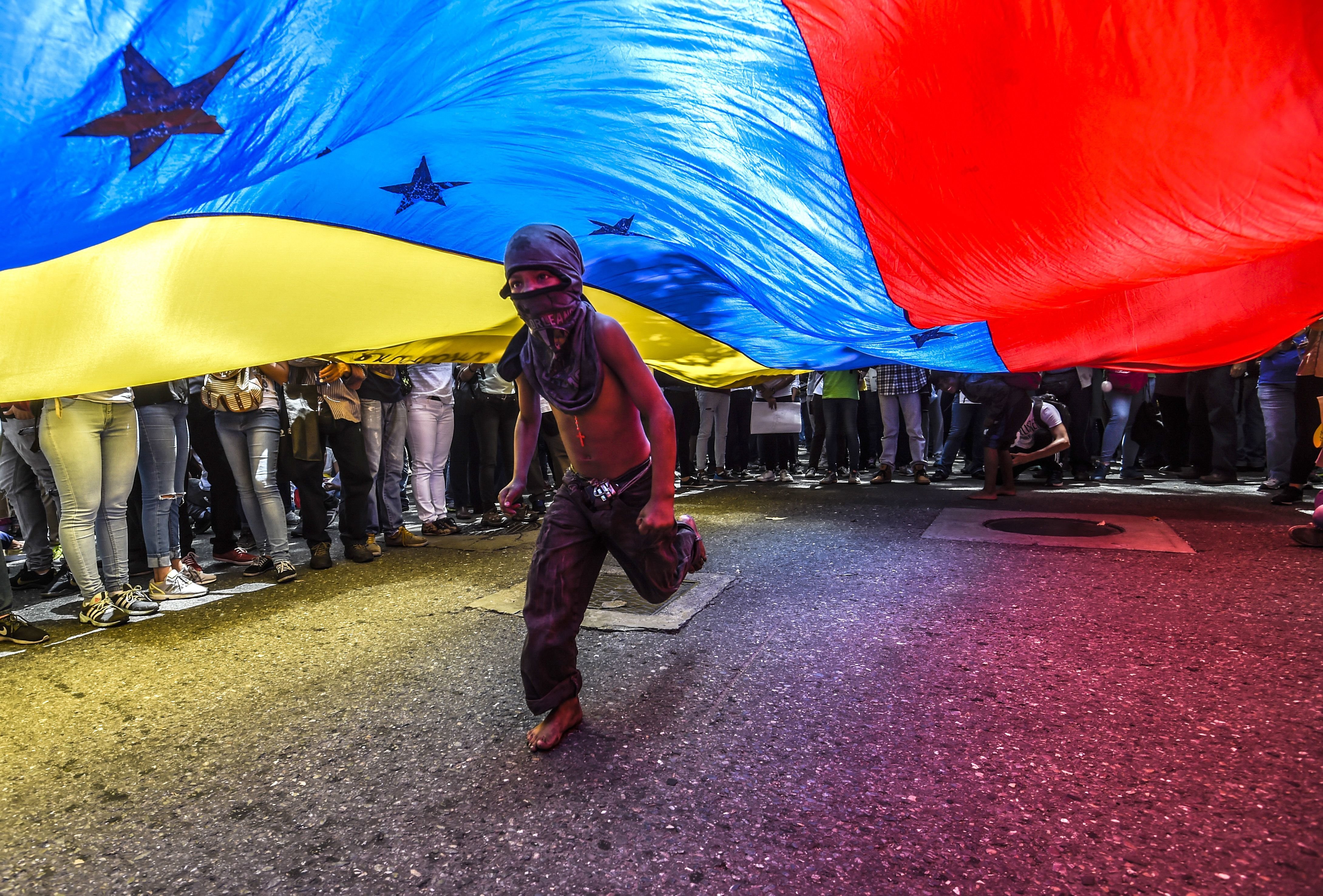 Harrowing Images From Venezuela's Deadly Protests | HuffPost