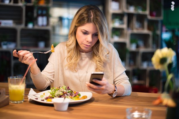 How To Eat Alone And Own It While Travelling For Work | HuffPost UK