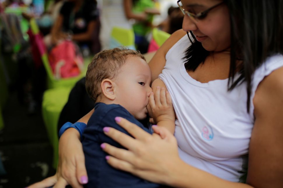 How Governments Are Failing Breastfeeding Moms Huffpost 