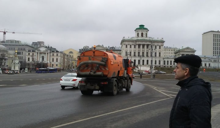 A Muscovite prepares to cross the street outside of the Kremlin.