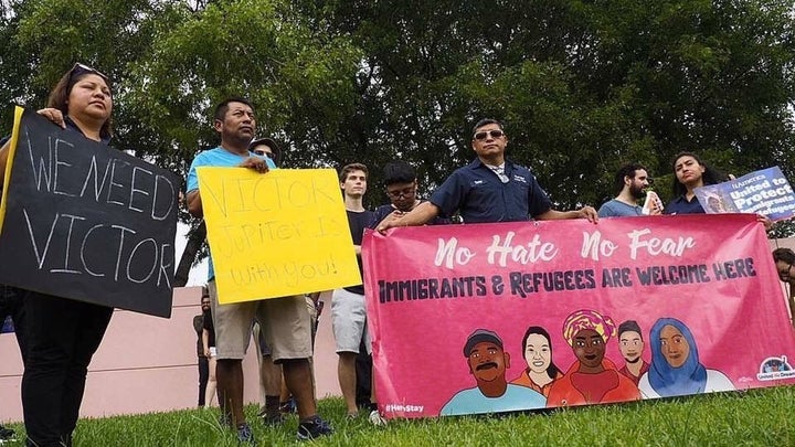 <p>Protesters rally in support of keeping families together outside the Miramar ICE facility. </p>