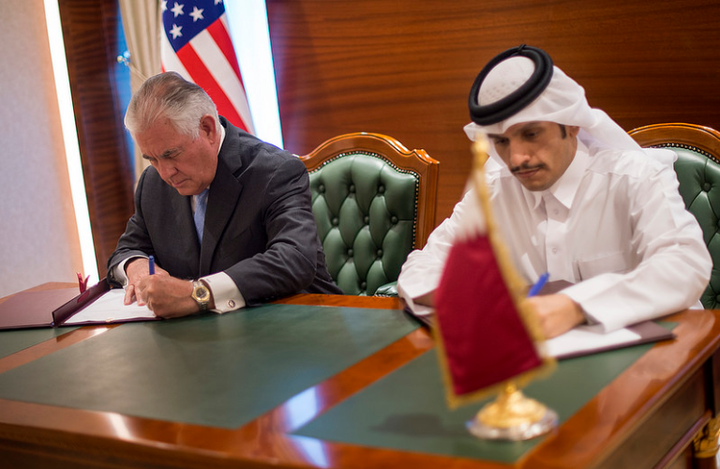 US Secretary of State Rex Tillerson and Qatari Foreign Minister Mohammed Al Thani sign a memorandum of understanding, July 11, 2017