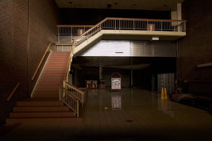 Eerie Footage Captures Abandoned Mall 50 Years After its Grand Opening ...