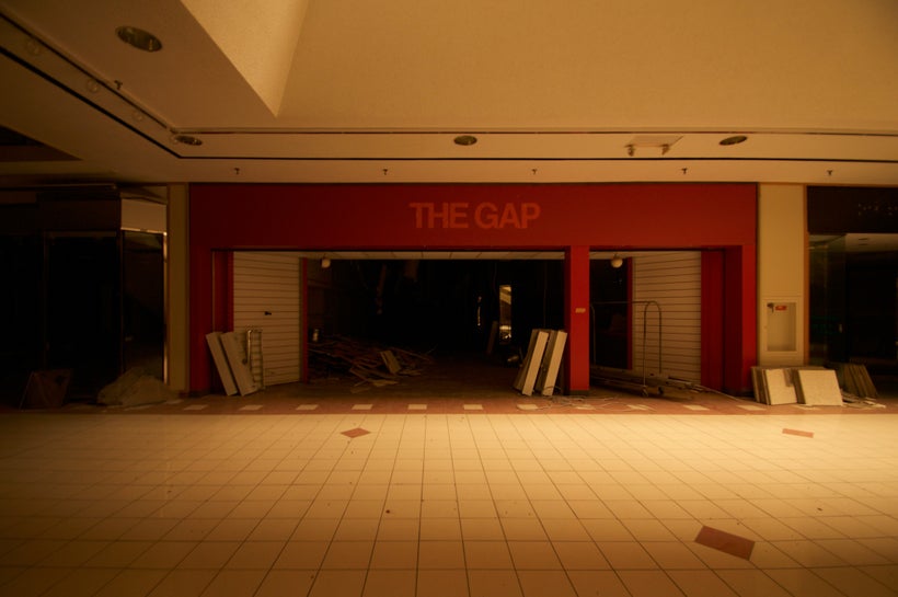 Eerie Footage Captures Abandoned Mall 50 Years After its Grand Opening ...