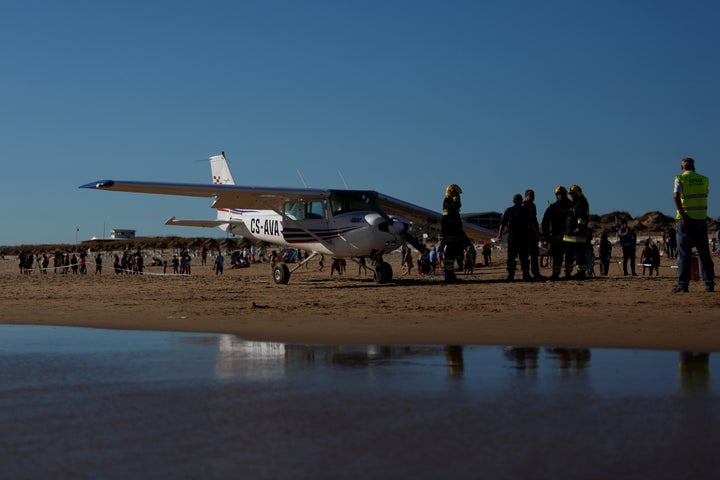 The plane had appeared to be experiencing difficulty as it approached the beach