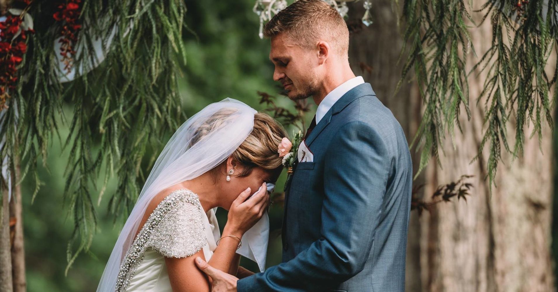 The Story Behind This Emotional Wedding Pic Will Make You Weep Huffpost Life