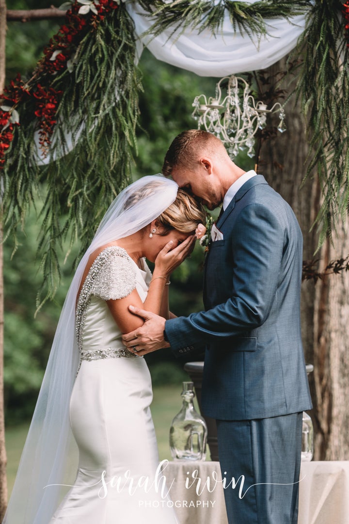 The Story Behind This Emotional Wedding Pic Will Make You Weep ...