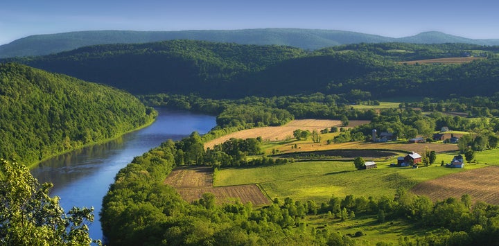 Six million people in Pennsylvania and neighboring states get their drinking water from the Susquehanna River. Major pollution sources include agriculture, urban development and industry. (Nicholas A. Tonelli, CC BY)