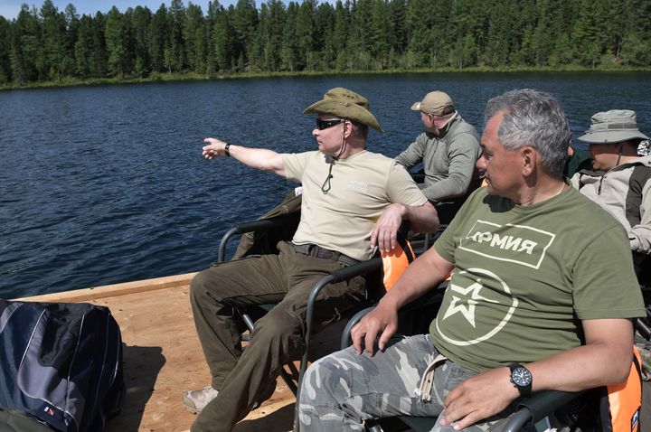 Putin with Defence Minister Sergei Shoigu