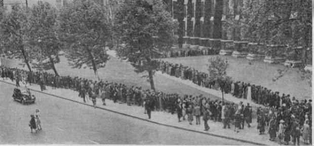 Crowds queuing for prayer outside Westminster Abbey. 1940.