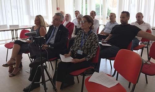 <p><em>News conference simulation included La Stampa director Maurizio Molinari (center front row), ILO consultant Patti Janega, Shalabi and others (Abu-Fadil)</em></p>