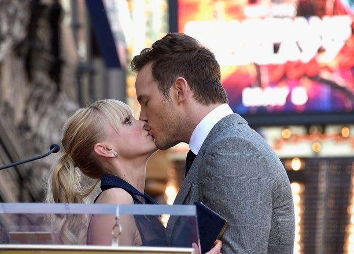 Anna Faris and Chris Pratt kiss at the actor's Hollywood Walk Of Fame ceremony.