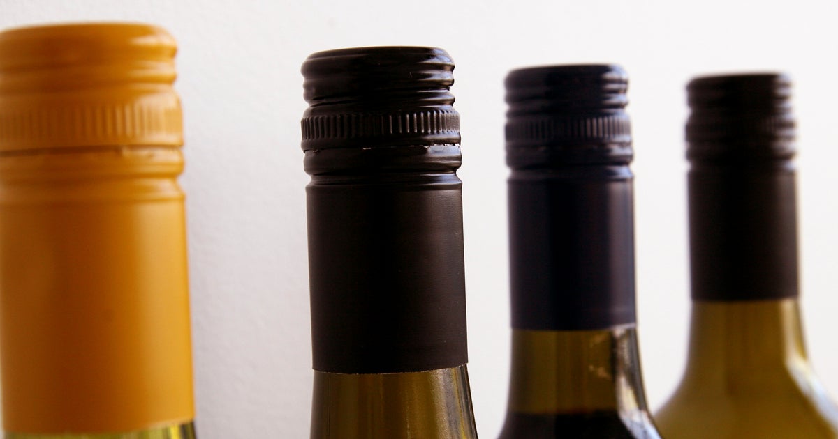 Wine Expert Explains Why Screw Tops Are Better Than Corks On Wine