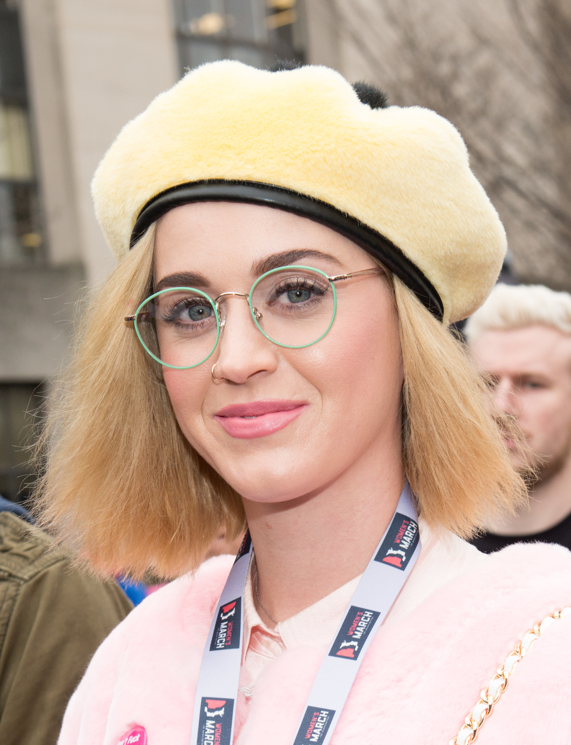 which famous women are wearing cateye glasses
