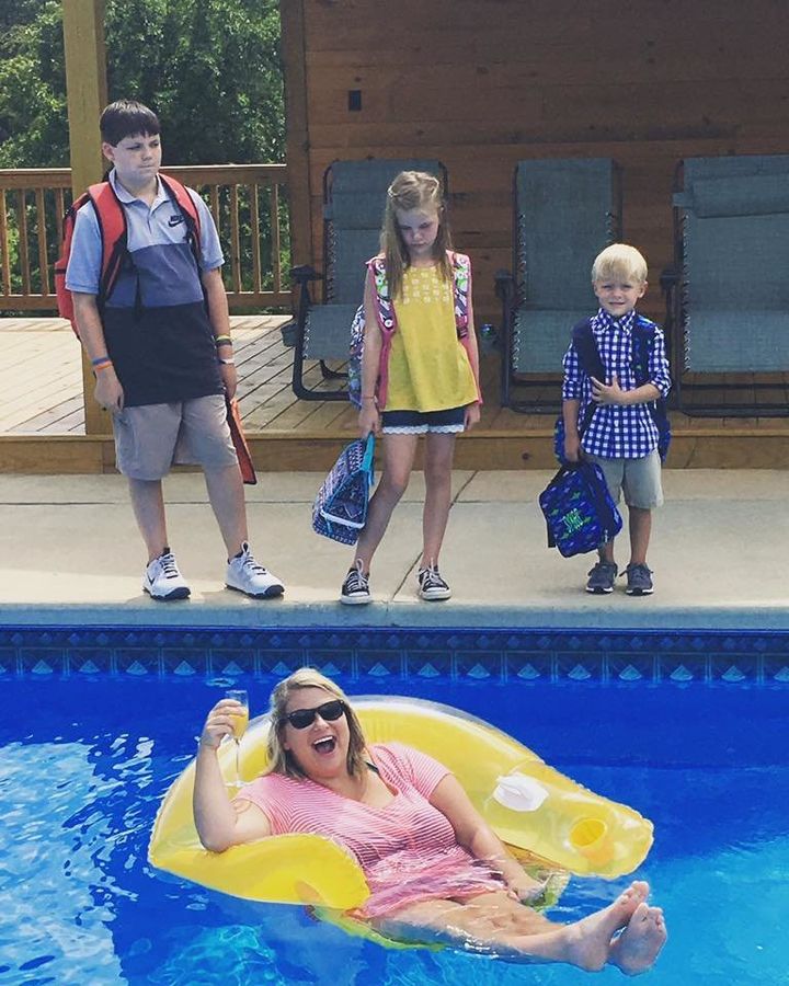 Jena Willingham posed for a hilarious back-to-school photo with her three kids. 