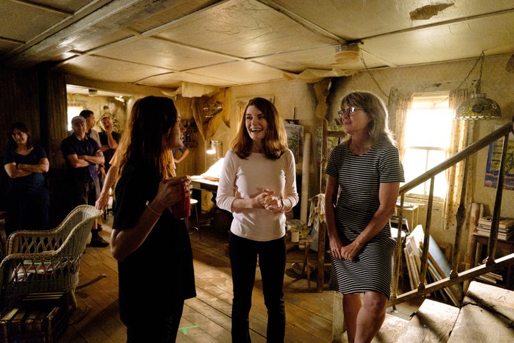 Brie Larson, Jeanette Walls and production designer Sharon Seymour talk on the set of "The Glass Castle."