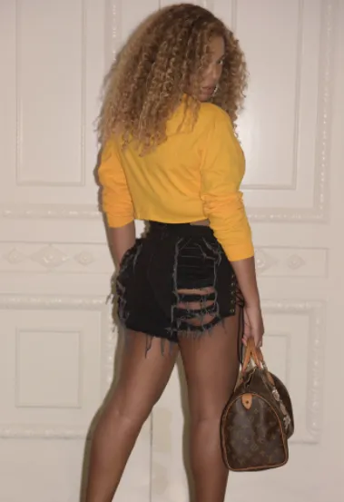 Beyoncé Rocks Shredded Shorts And Minimal Makeup To See Kendrick