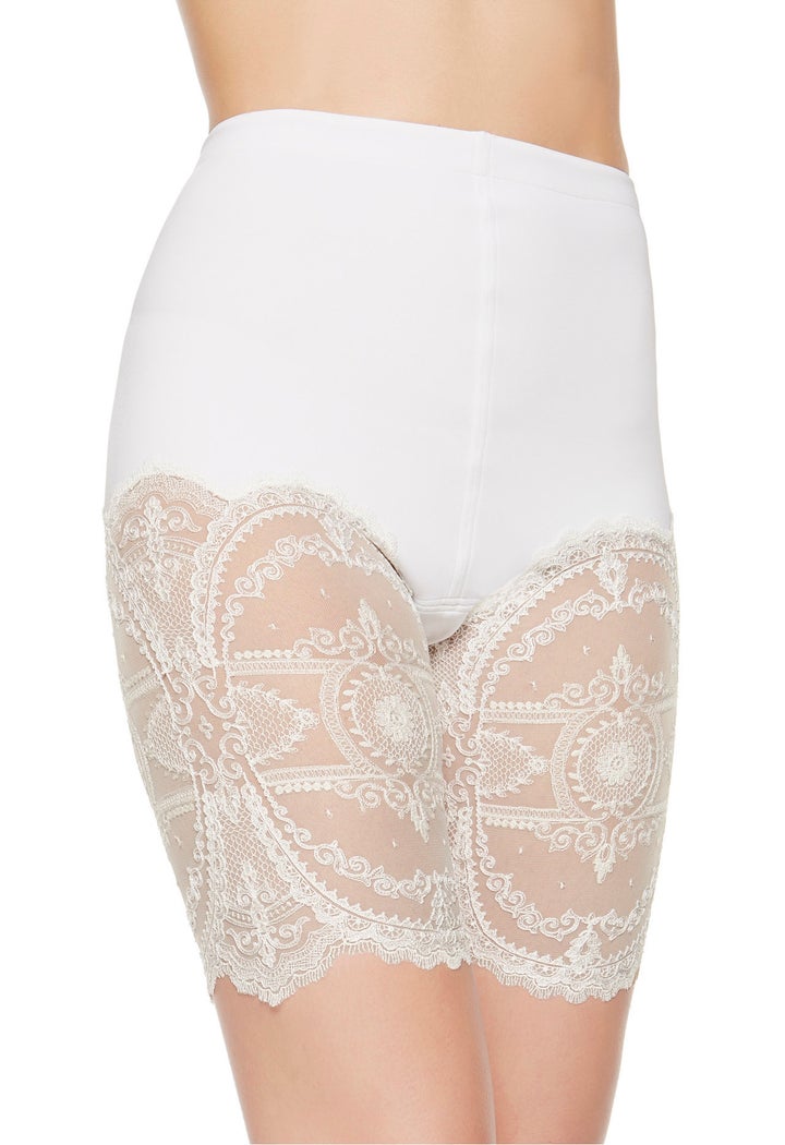 Get.. the.. <a href="https://www.laperla.com/uk/cfilpd0020413-nr0002.html" target="_blank">look</a>?