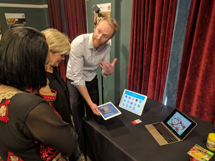 Innovator Wil Monte of Millipede shares his ideas with Foreign Minister Julie Bishop and Fijian Health Minister Rosy Akbar.