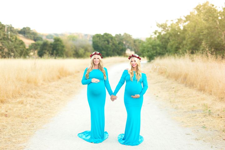 Before giving birth 15 minutes apart, Corey Talbott and Katie Morgan took maternity photos in matching blue dresses and flower crowns.