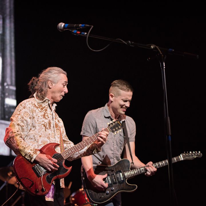 Barry Goudreau playing with Jonny Lang during the 2016 Experience Hendrix tour.