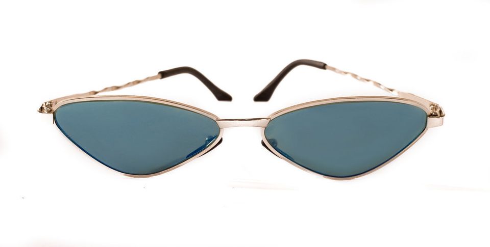 Super Small 90s Sunglasses Are Back In A Big Way Huffpost Life 