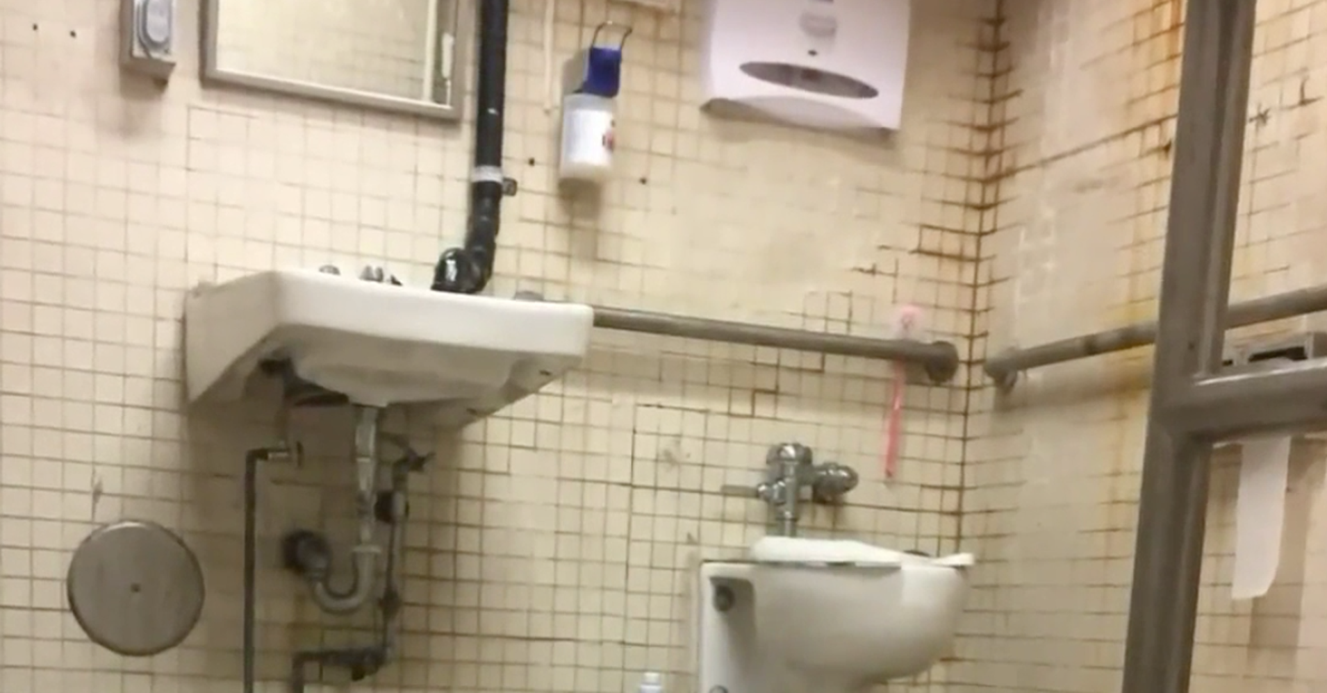 NYC Subway Workers Say Dead Bodies Are Being Stored In Their Bathrooms