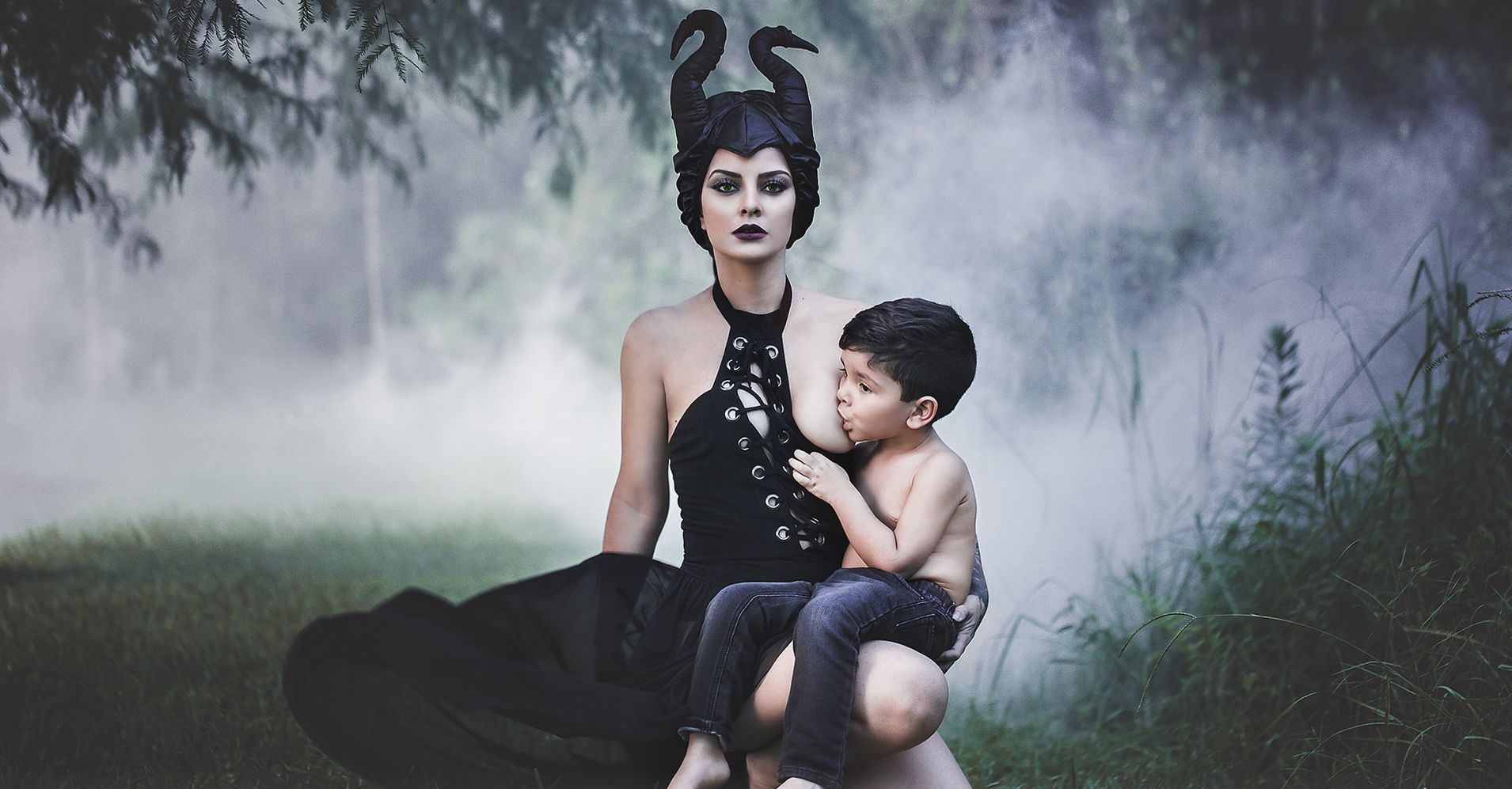 The Sweet Story Behind This Mom's Cosplaying Breastfeeding Photo | HuffPost