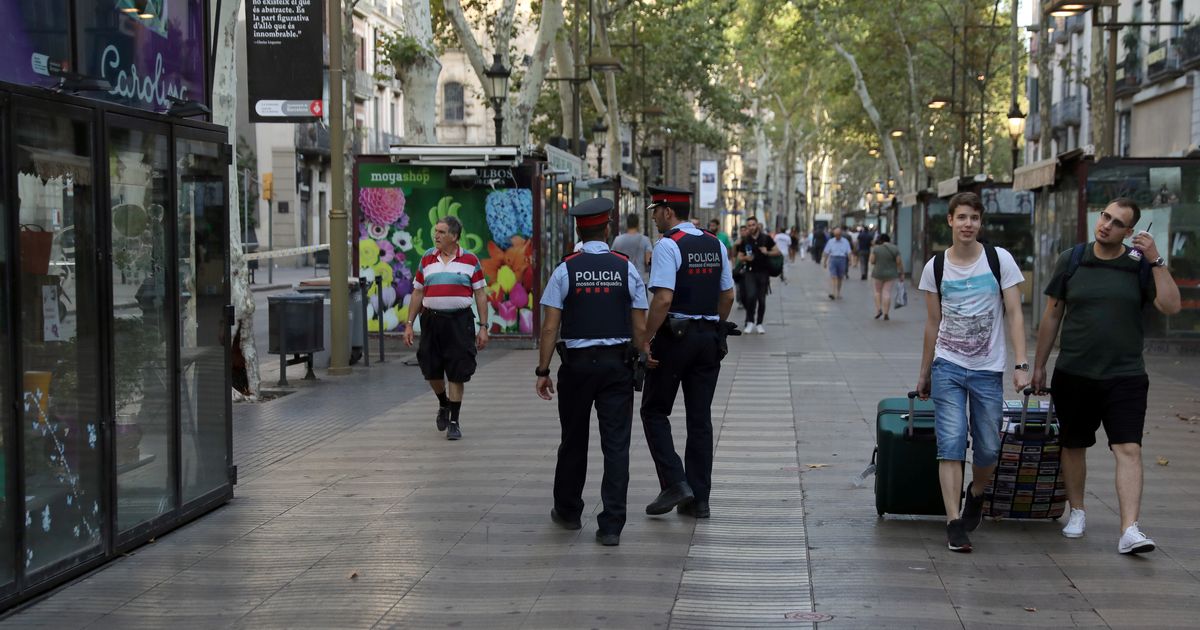 Barcelona Terror Attacks Las Ramblas Reopens ‘in Show Of Defiance Huffpost World