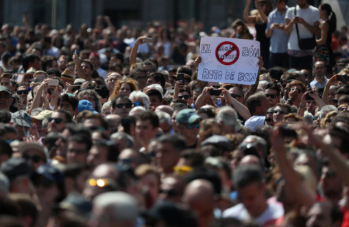 Crowds gather to remember those killed 