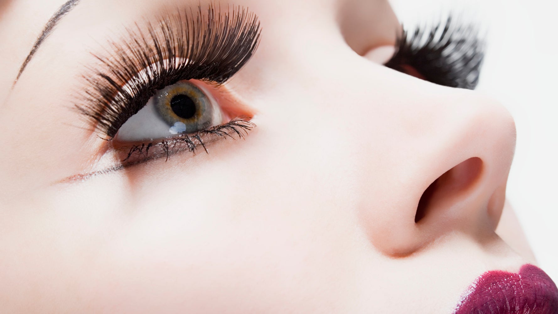 How to put on fake eyelashes without ruining your natural ones