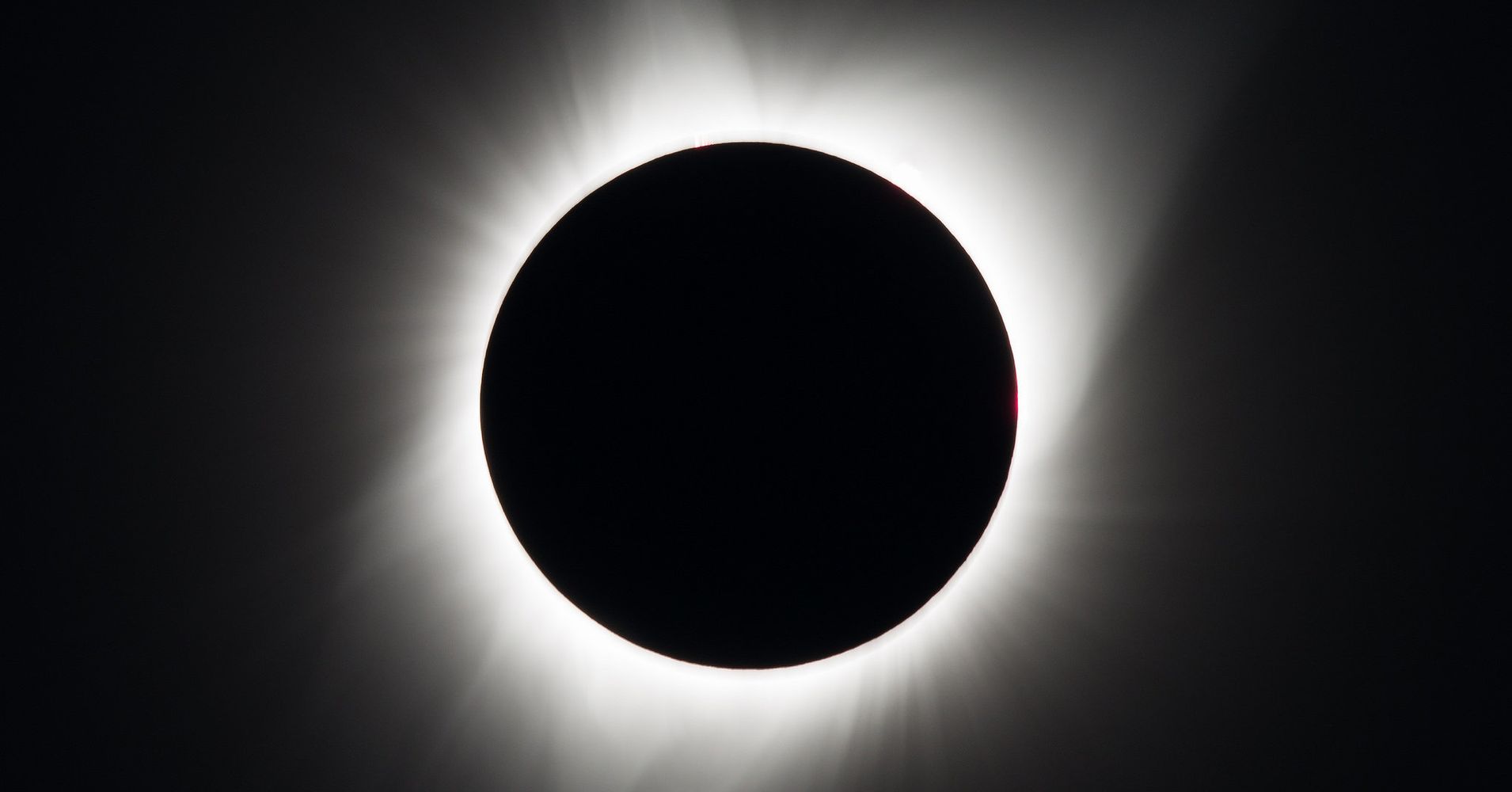 The Total Solar Eclipse Is Finally Here And The Photos Don't Disappoint ...