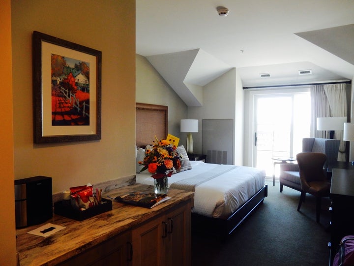 <p>Guest Room Inn at Chesapeak Bay Beach Club Kent Island MD</p>
