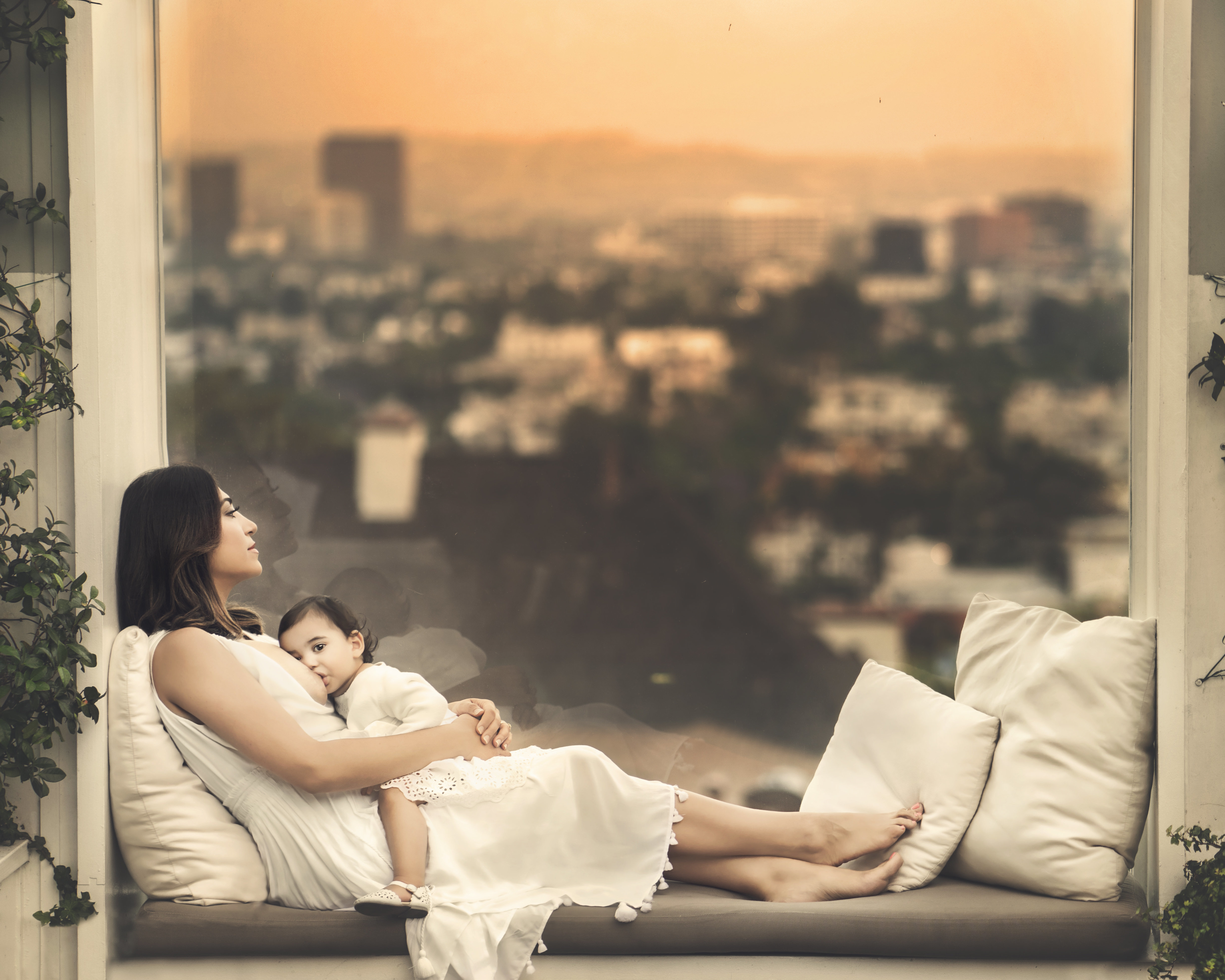 15 Ethereal Intimate Portraits Of Breastfeeding Mothers HuffPost   599baab41f00003d001aa441 