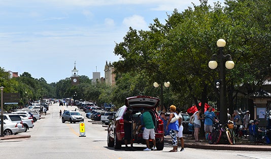 <p>Georgetown closed off Front St. for the duration of eclipse.</p>