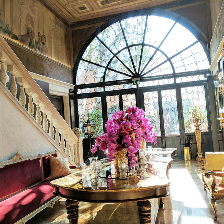 Palazzo Venart, a view of the lobby