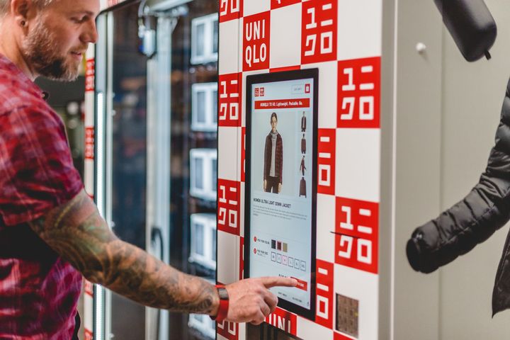 Consumers can buy Uniqlo clothes via vending machines in the airports and shopping malls in big US cities. [Image: C Wagner/Uniqlo] 